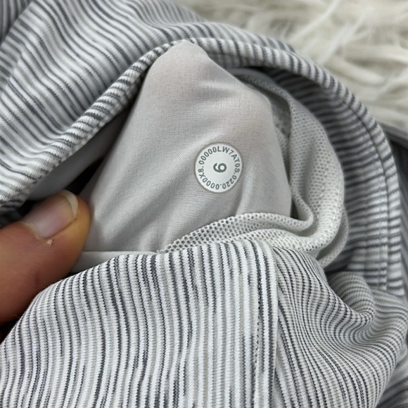 Lululemon On The Fly Short *2.5" Wee Are From Space Nimbus Battleship - Picture 5 of 6